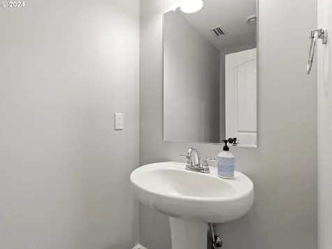 951 N Noble Loop Ridgefield WA 98642