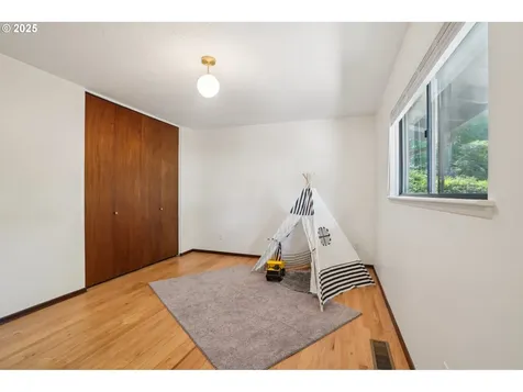 16870 NE Hoyt Street Portland OR 97230