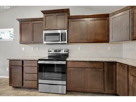 182 Rockcrest Drive Lowell OR 97452