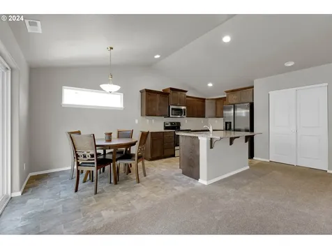 182 Rockcrest Drive Lowell OR 97452