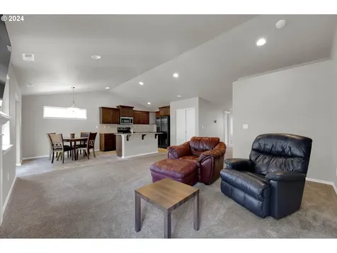 182 Rockcrest Drive Lowell OR 97452