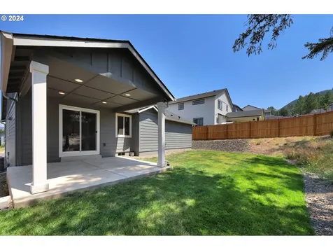 182 Rockcrest Drive Lowell OR 97452