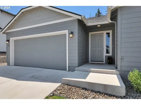 182 Rockcrest Drive Lowell OR 97452