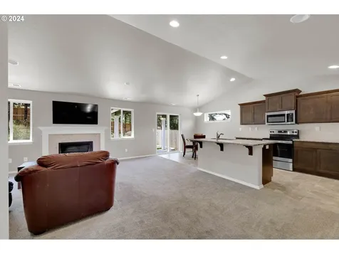 182 Rockcrest Drive Lowell OR 97452