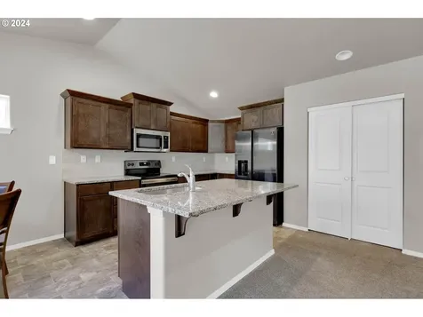 182 Rockcrest Drive Lowell OR 97452