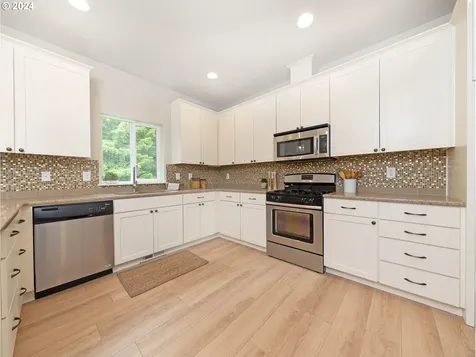 1761 Rose Hedge Court Vernonia OR 97064