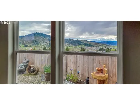 834 Medina Avenue Sutherlin OR 97479