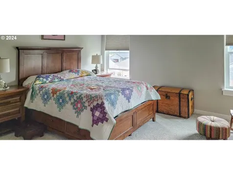 834 Medina Avenue Sutherlin OR 97479