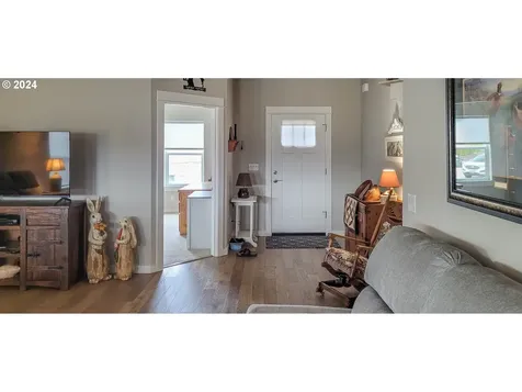 834 Medina Avenue Sutherlin OR 97479