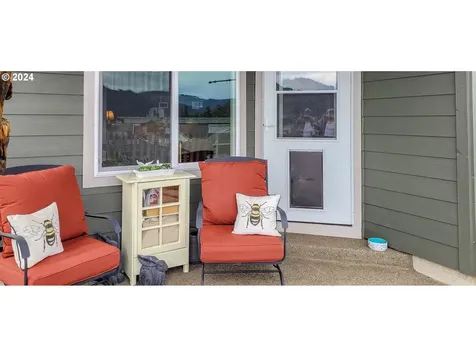 834 Medina Avenue Sutherlin OR 97479