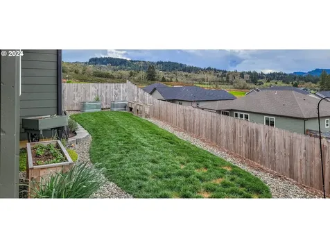 834 Medina Avenue Sutherlin OR 97479