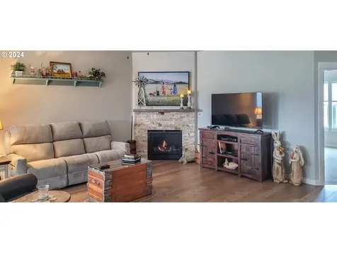 834 Medina Avenue Sutherlin OR 97479