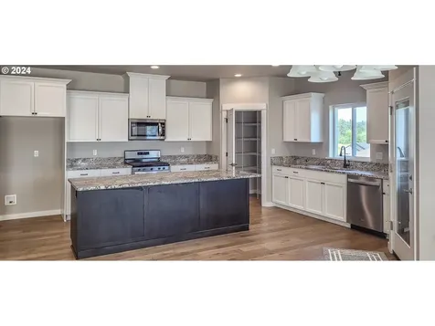 834 Medina Avenue Sutherlin OR 97479