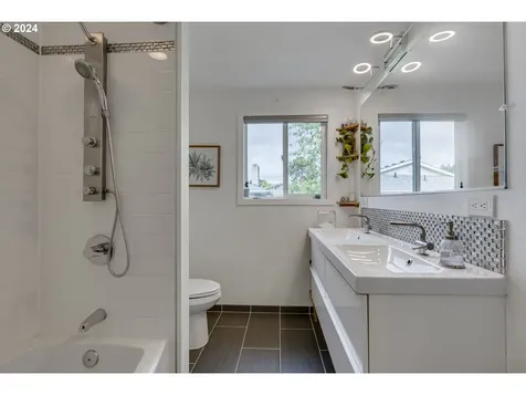 2705 Ne 132nd Avenue Portland OR 97230