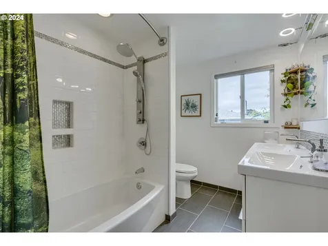 2705 Ne 132nd Avenue Portland OR 97230