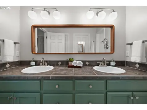 14806 Se Gilesford Street Clackamas OR 97015