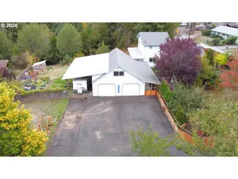 1819 Spruce Street Myrtle Point OR 97458