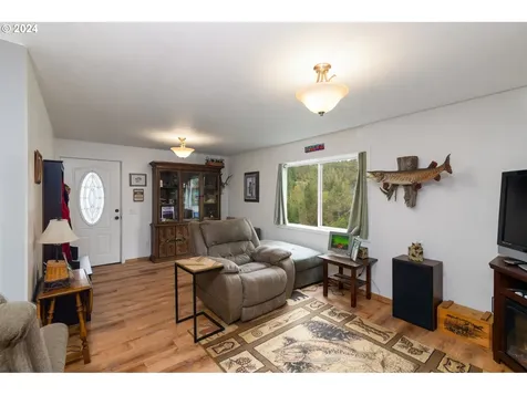 1819 Spruce Street Myrtle Point OR 97458