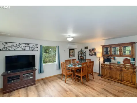 1819 Spruce Street Myrtle Point OR 97458