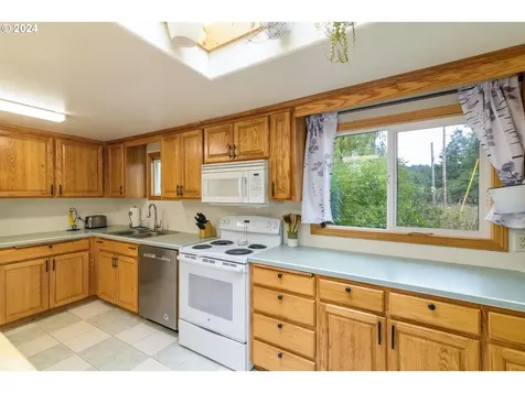 1819 Spruce Street Myrtle Point OR 97458
