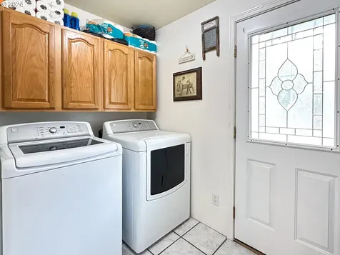 1819 Spruce Street Myrtle Point OR 97458