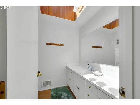 235 W 38th Avenue Eugene OR 97405