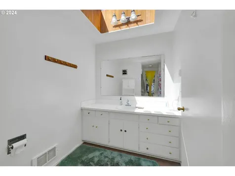 235 W 38th Avenue Eugene OR 97405