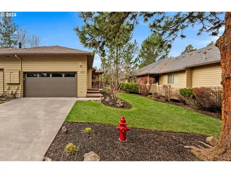3031 Nw Golf View Drive Bend OR 97703