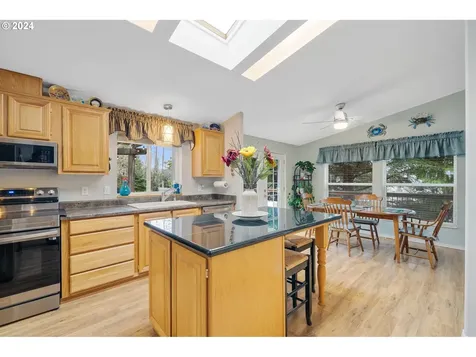 635 S Falcon Street Rockaway Beach OR 97136