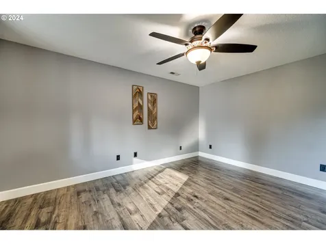 1004 NW 120th Circle Vancouver WA 98685