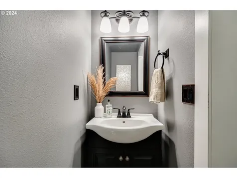 1004 NW 120th Circle Vancouver WA 98685