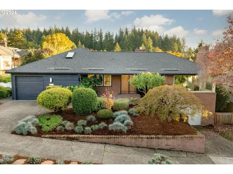6444 SE Stark Street Portland OR 97215