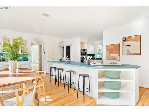 6444 SE Stark Street Portland OR 97215