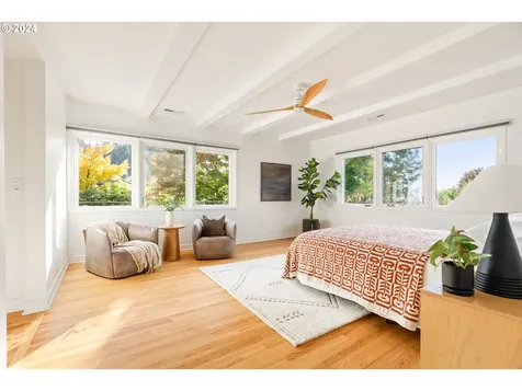 6444 SE Stark Street Portland OR 97215