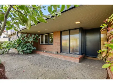 6444 SE Stark Street Portland OR 97215