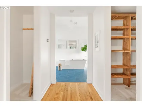6444 SE Stark Street Portland OR 97215