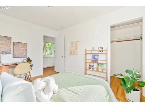 6444 SE Stark Street Portland OR 97215
