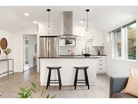 6444 SE Stark Street Portland OR 97215