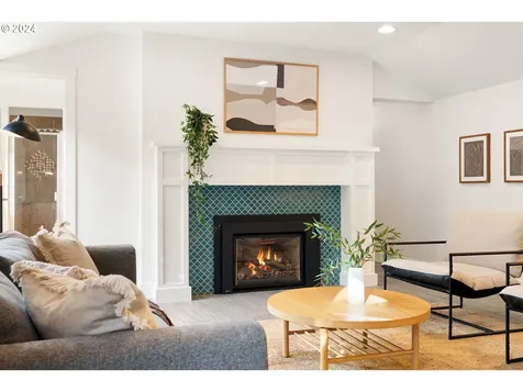 6444 SE Stark Street Portland OR 97215