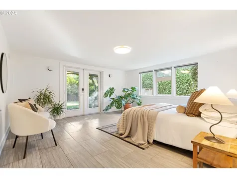 6444 SE Stark Street Portland OR 97215