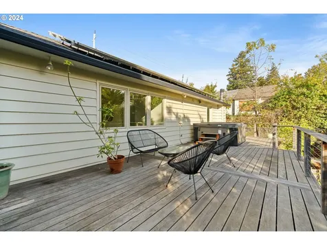 6444 SE Stark Street Portland OR 97215