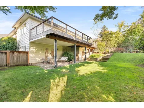 6444 SE Stark Street Portland OR 97215