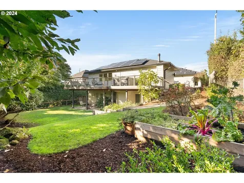 6444 SE Stark Street Portland OR 97215