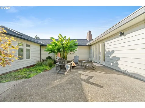 6444 SE Stark Street Portland OR 97215