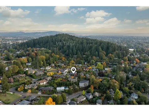 6444 SE Stark Street Portland OR 97215