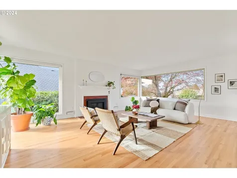 6444 SE Stark Street Portland OR 97215