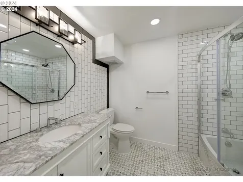 1029 Laurel Street Lake Oswego OR 97034