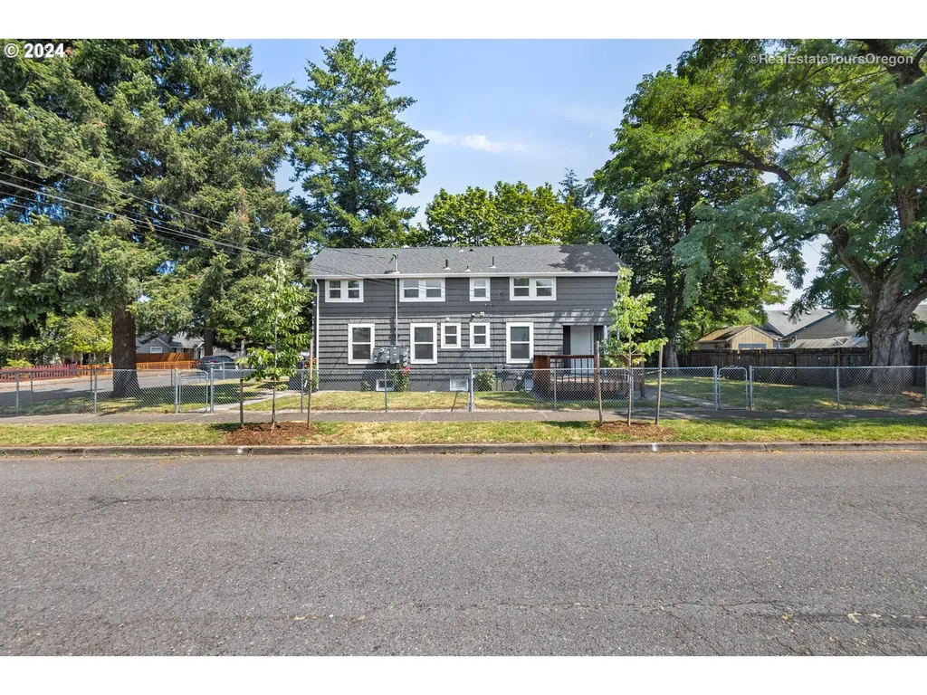 9706 SE Ellis Street Portland OR 97266