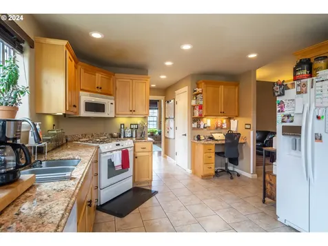 225 Danielle Drive Winston OR 97496