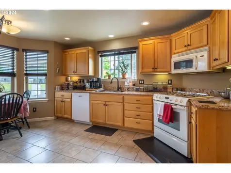225 Danielle Drive Winston OR 97496